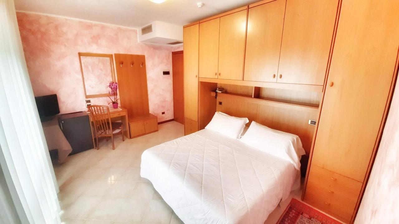 Hotel & Wellness Fra I Pini Lignano Sabbiadoro Zewnętrze zdjęcie