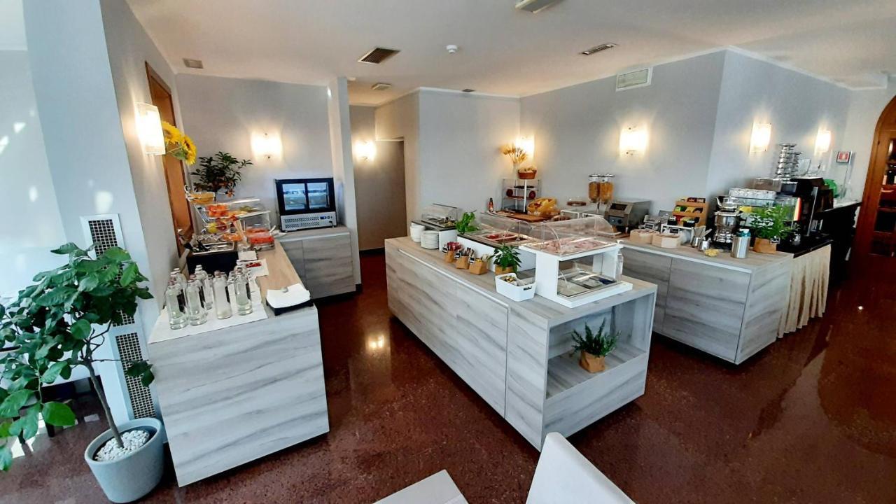 Hotel & Wellness Fra I Pini Lignano Sabbiadoro Zewnętrze zdjęcie